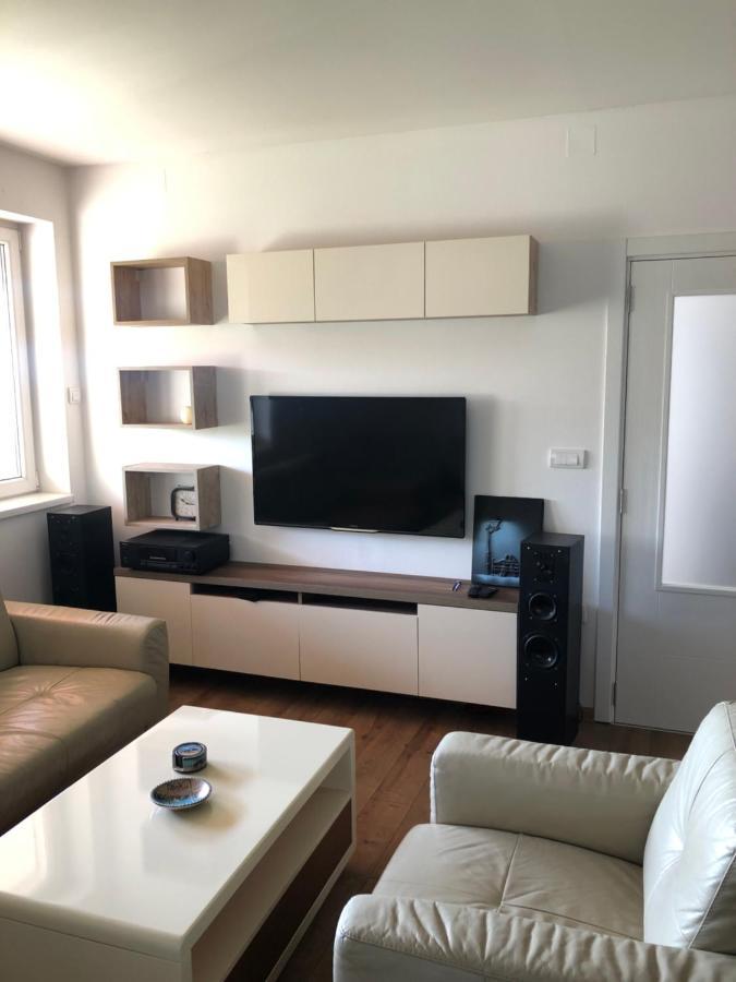 Sakota Family House Apartment Sremska Kamenica ภายนอก รูปภาพ
