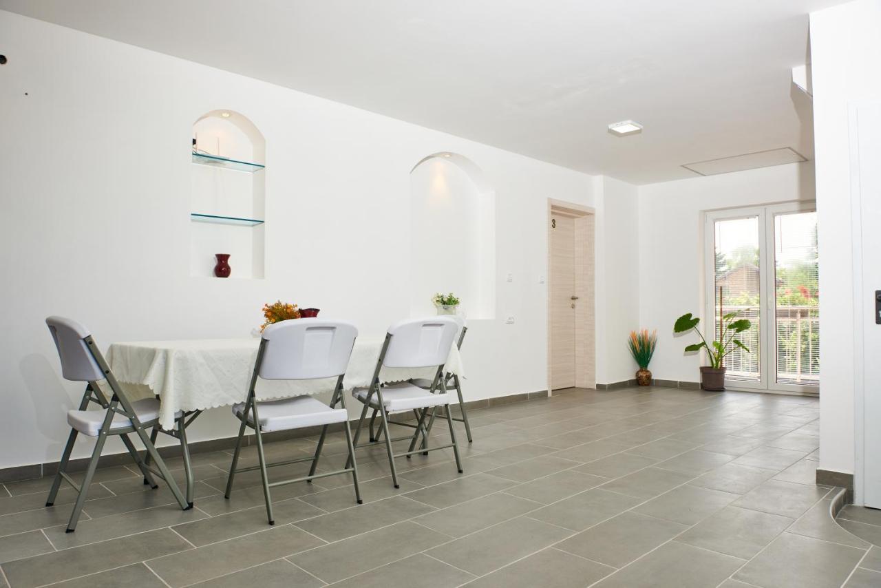 Sakota Family House Apartment Sremska Kamenica ภายนอก รูปภาพ